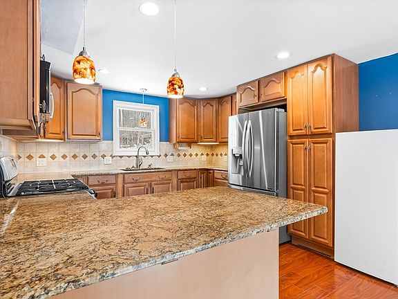 3rd image of 30 Cottage St