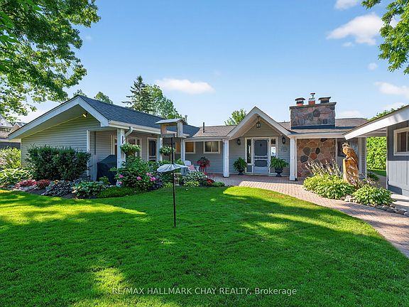 3rd image of 7 Lakeshore Rd E
