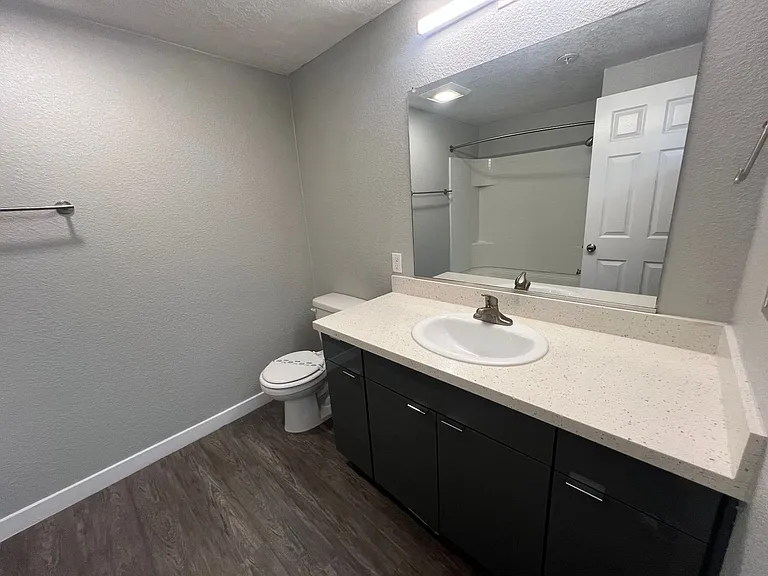 River House Apartments — Photo 85