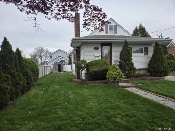 219 Oakview Avenue, Oceanside, NY 11572