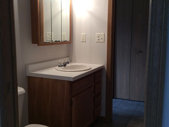 Walk thru bathroom