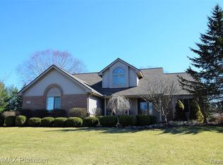 13880 Monarch Dr, South Lyon, MI