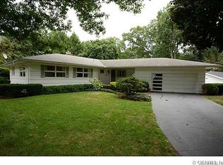 19 Oak Manor Ln, Pittsford, NY 14534