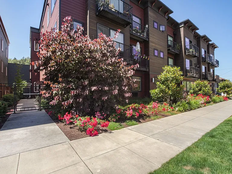 5959 S Virginia Ave — Photo 23