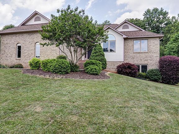 3rd image of 1915 Eastway Ln