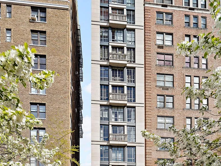 985 Park Ave #10/11 — Photo 14