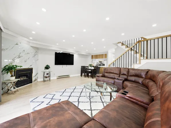 7560 138th St #2, Surrey, BC V3W 0A9