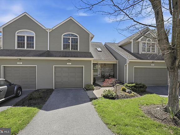 3rd image of 61 Deer Ford Dr
