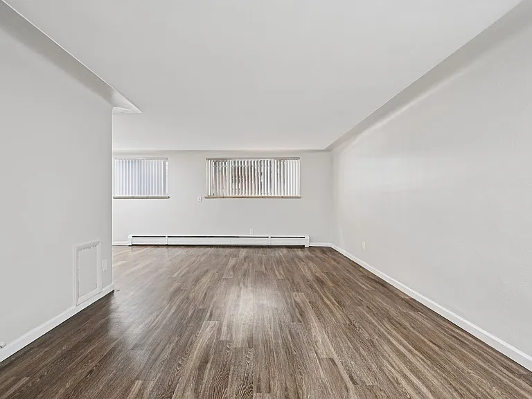 Dahlia Apartments — Photo 16