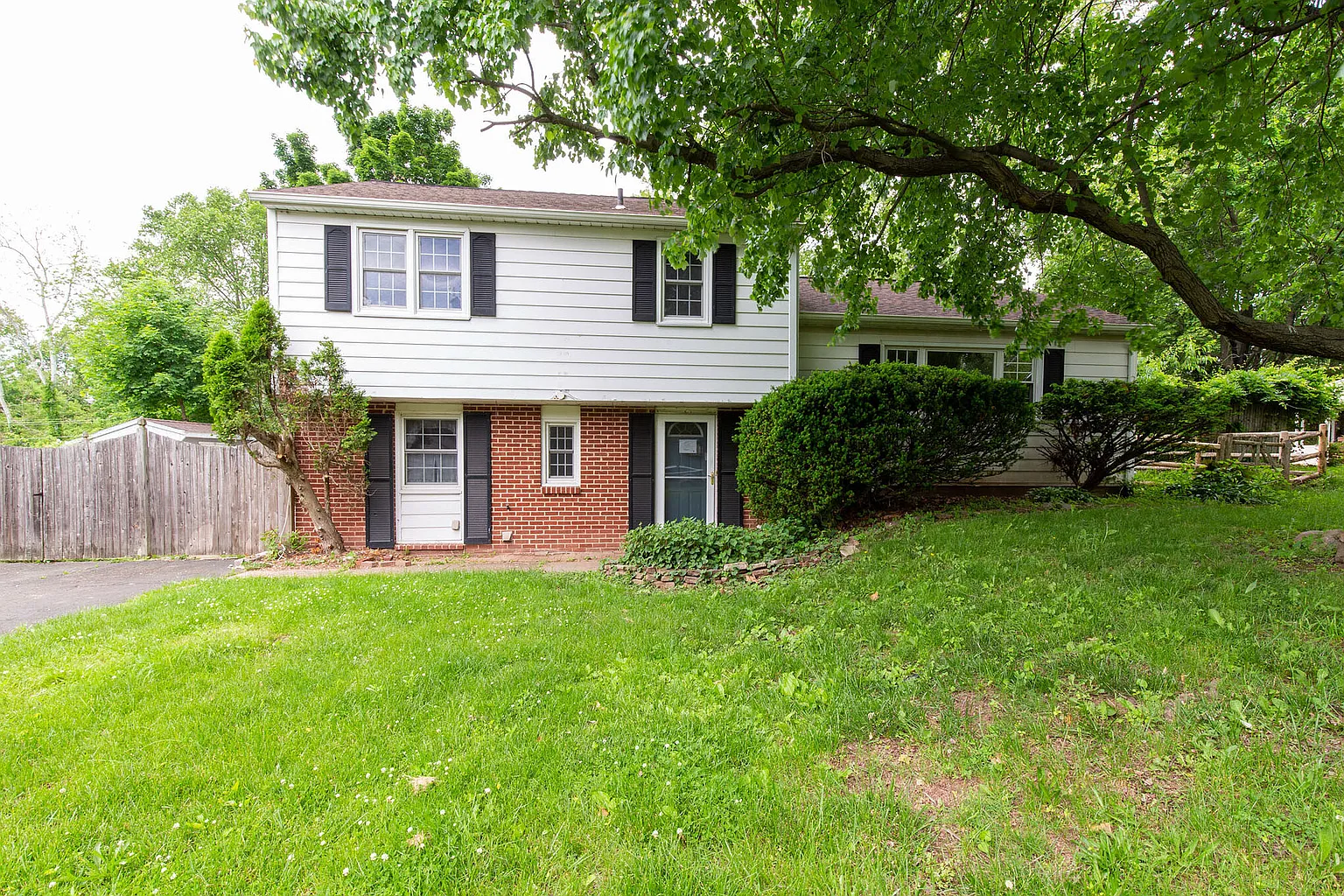 2410 N Parkview Dr photo 1