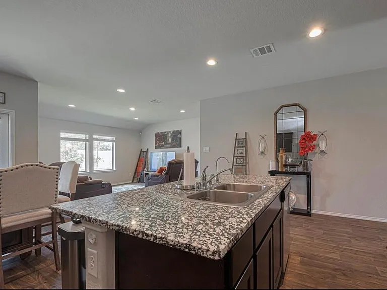 3923 Hawaiian Ct — Photo 4