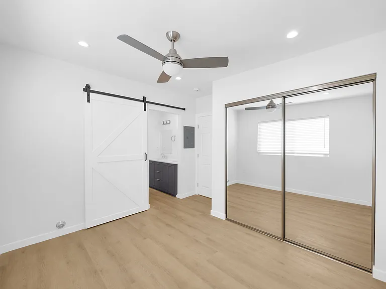 2210 Pine Ave #A — Photo 10