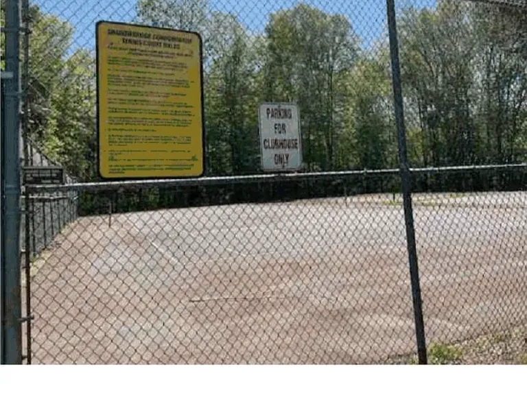 17 Shadowbrook Ln #32 — Photo 2
