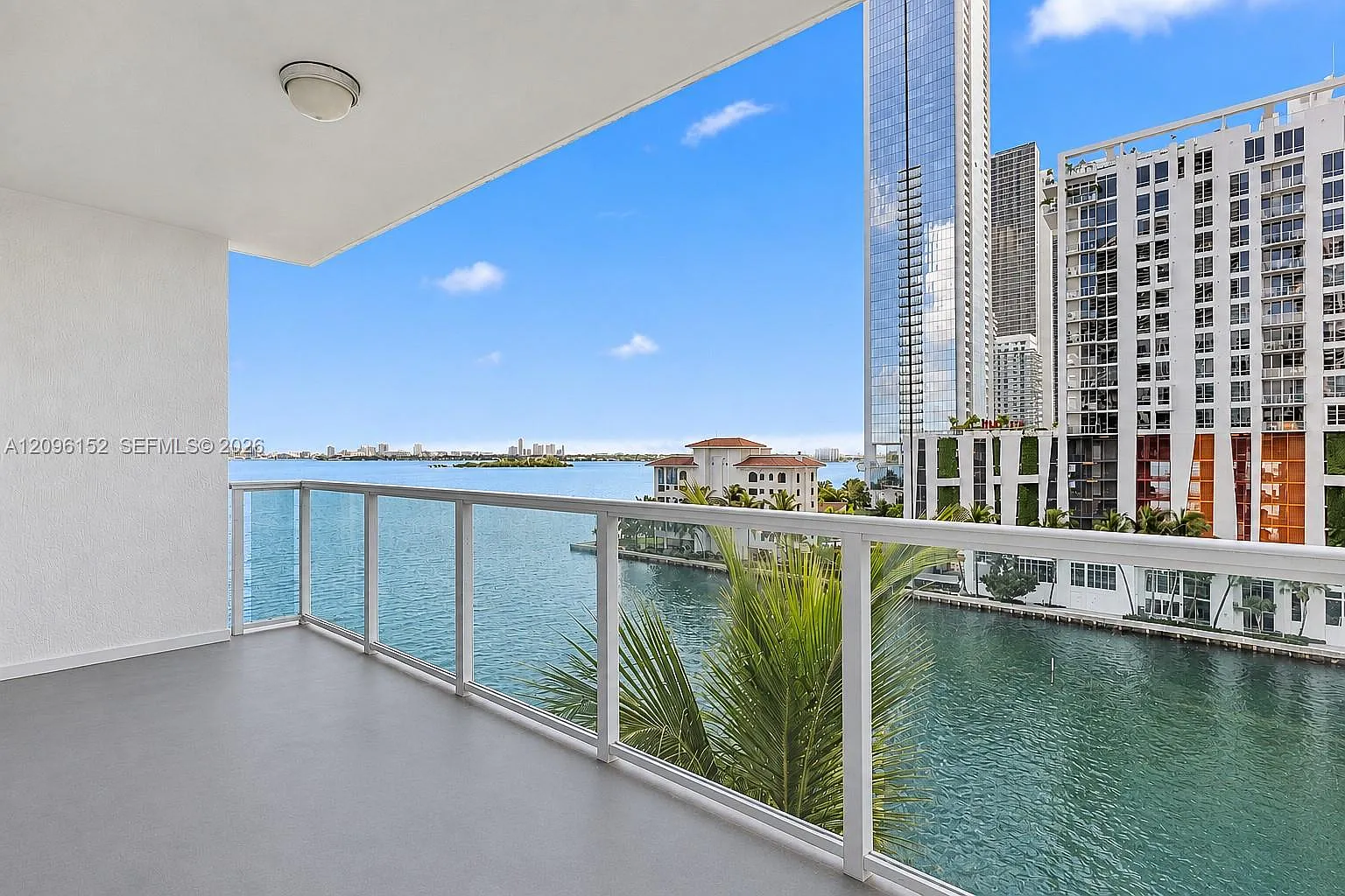 Moon Bay Of Miami Condo — Photo 2