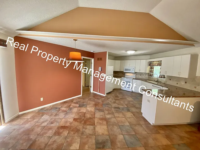 2428 Little Blue Ct — Photo 5