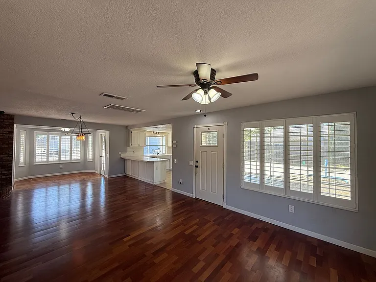 16327 Bassett Ct — Photo 5