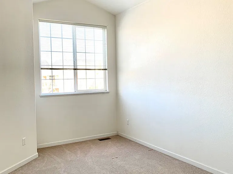 1781 Laurus Ln — Photo 14