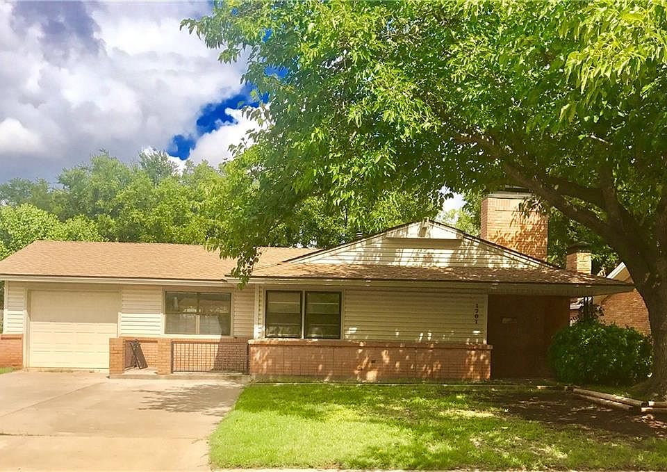 1st image of 1701 Beechwood Ln