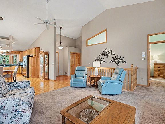 3rd image of 12430 Eagle Cir NW