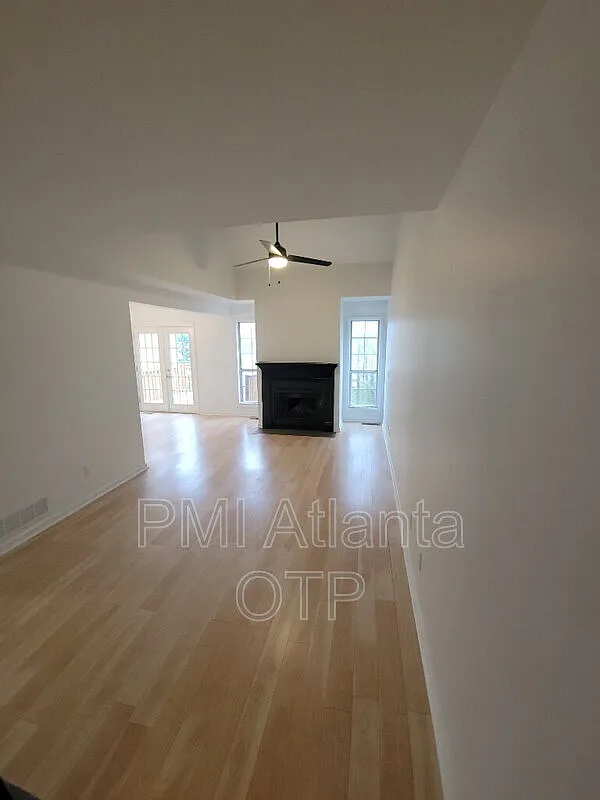 2 bed, 2.5 bath, 1492 sqft, $1,975 — Photo 3