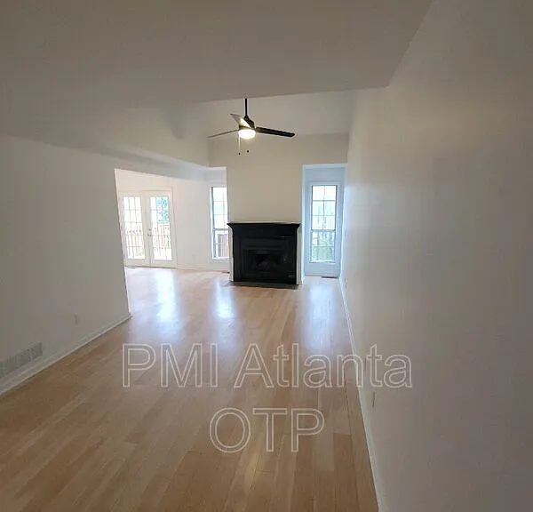 1782 Millview Dr — Photo 3