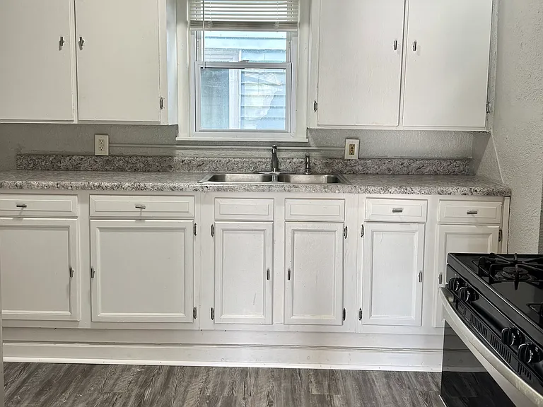 858 Kalamazoo Ave SE — Photo 7