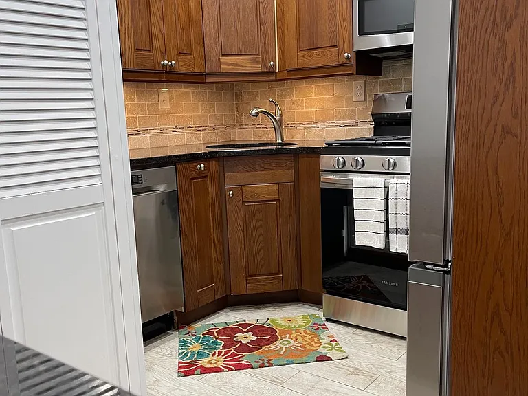 61 G St SW #B — Photo 8