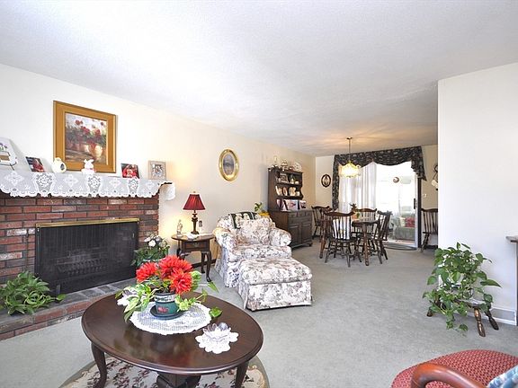 4th image of 95 Amber Dr