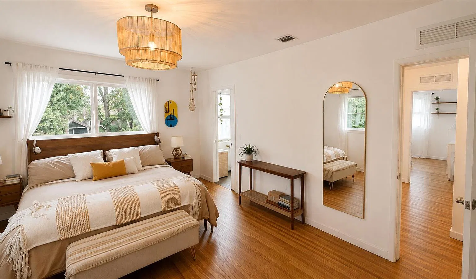 3 bed, 1945 sqft, $9,250 — Photo 3