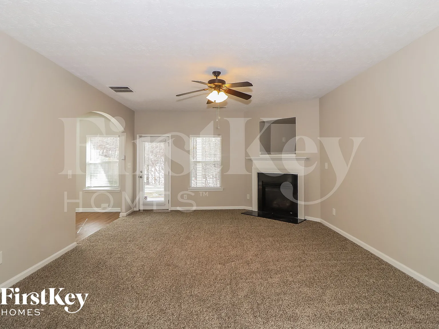 4 bed, 2.5 bath, 2426 sqft, $2,565 — Photo 3