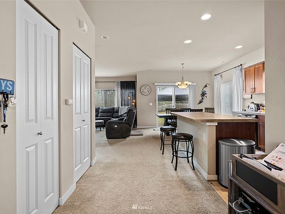5th image of 6237 Wesley Pl SE