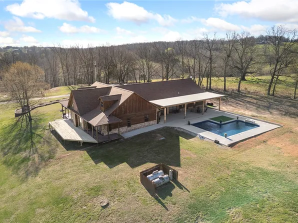 6403 N Parliament Dr, Harrison, AR 72601