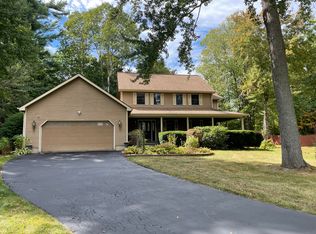 8 Timberwick Dr, Halfmoon, NY 12065