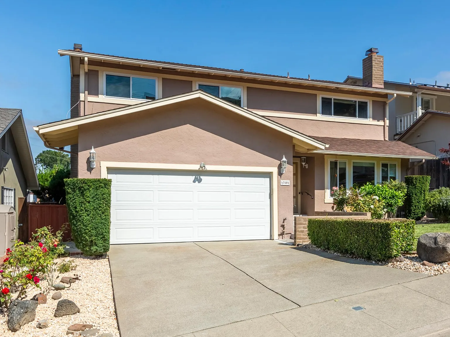 4 bed, 2.5 bath, 3130 sqft, $7,500 — Photo 3