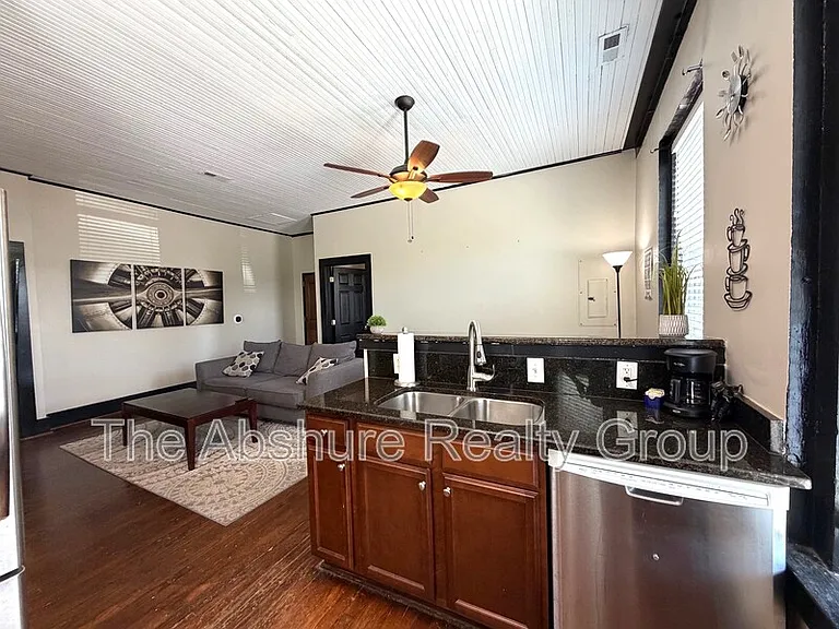 523 E Broad St #B-1 — Photo 9