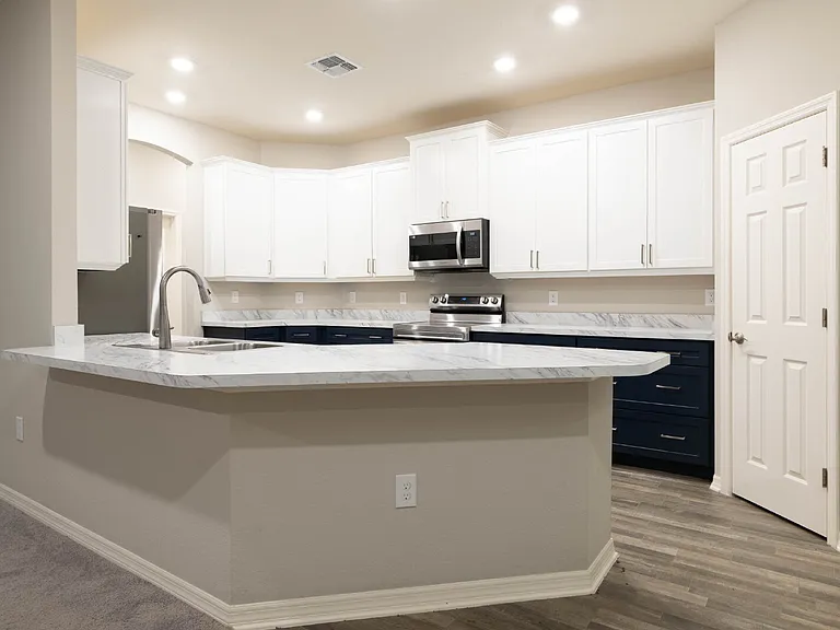1069 Montgomery Ln — Photo 15