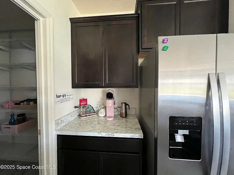 976 Trinity St — Photo 8