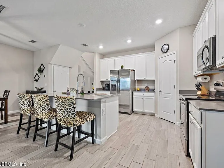 12647 Josslyn Ln — Photo 5