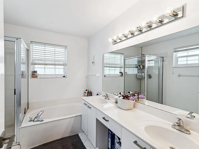 15760 NW 16th Ct — Photo 37