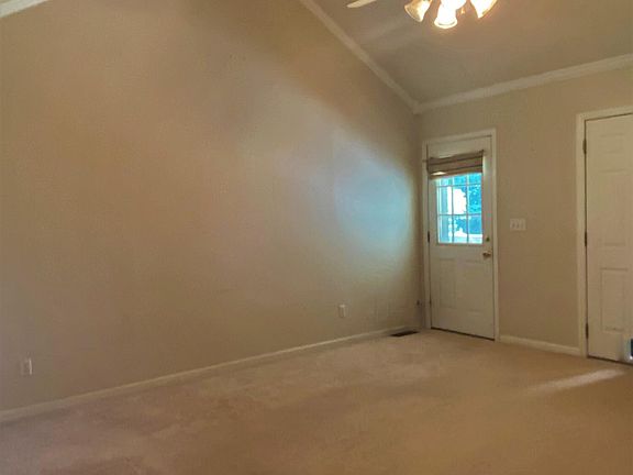 4th image of 15 Creekview Dr
