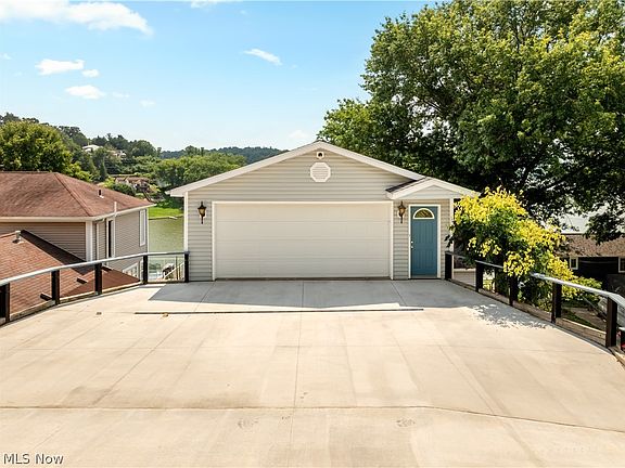 3rd image of 370 E Mohawk Dr