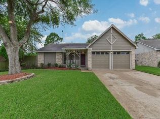 501 Canyon Springs Dr, La Porte, TX 77571