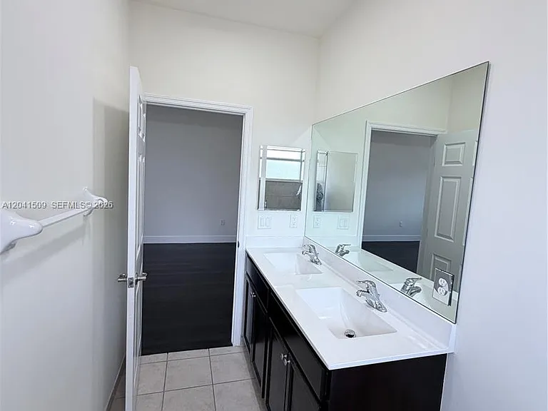 268 SE 31st Ave — Photo 32
