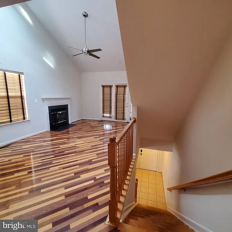 3 bed, 3.0 bath, 1618 sqft, $2,800 — Photo 2