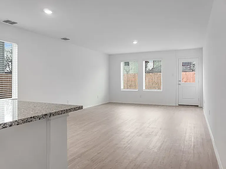 1424 Teak Ln — Photo 12