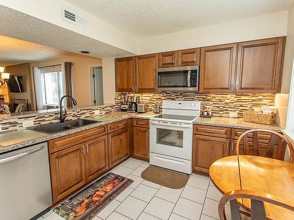 4th image of 104 Westhill Circle #6C