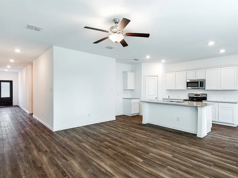 537 Robinson Way — Photo 3