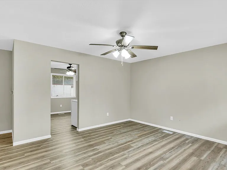 1306 Ellis Dr — Photo 5