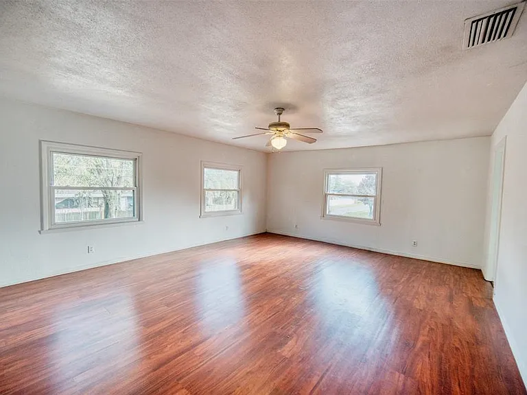 2317 Harris St — Photo 17