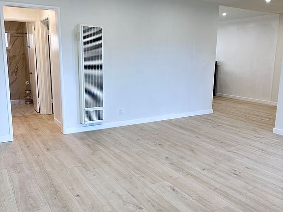 3rd image of 918 E Acacia Ave APT K